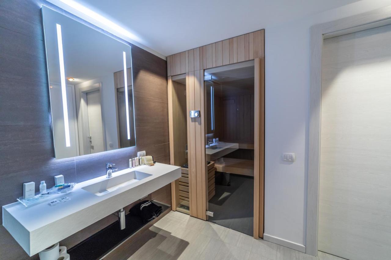 Hotel White Angel 4*