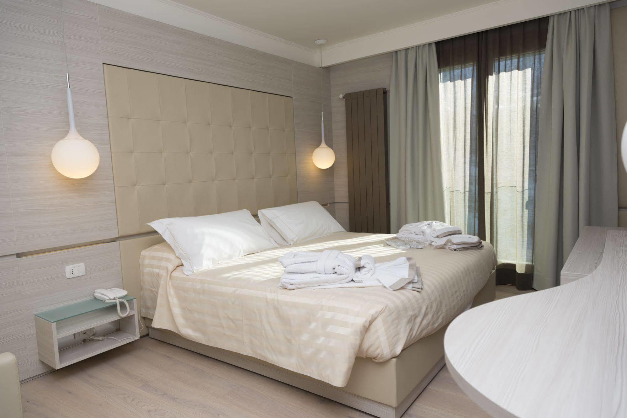 Hotel White Angel 4*